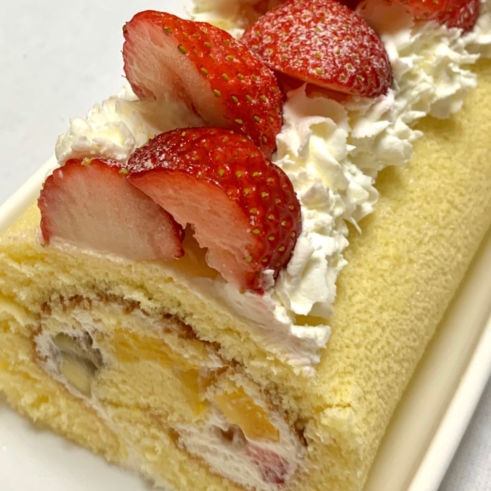 バター無しで⭐しっとりフルーツロールケーキ